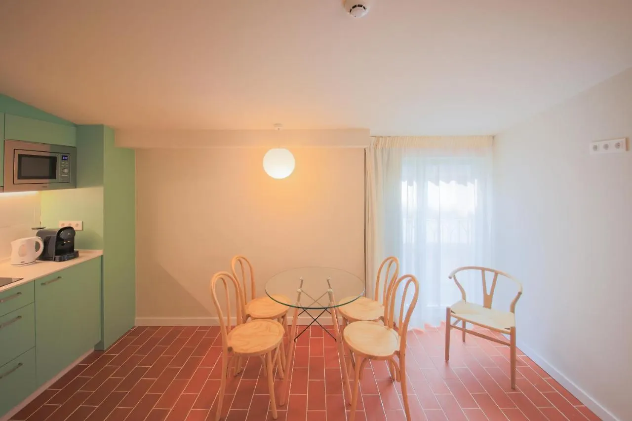 Terra Aurea Aparthotel 萨洛 西班牙