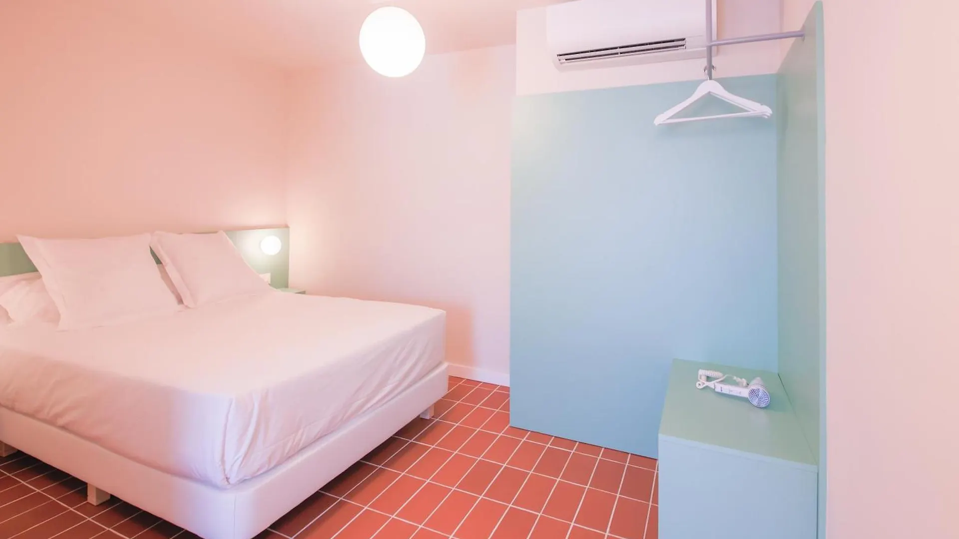 Terra Aurea Aparthotel 萨洛