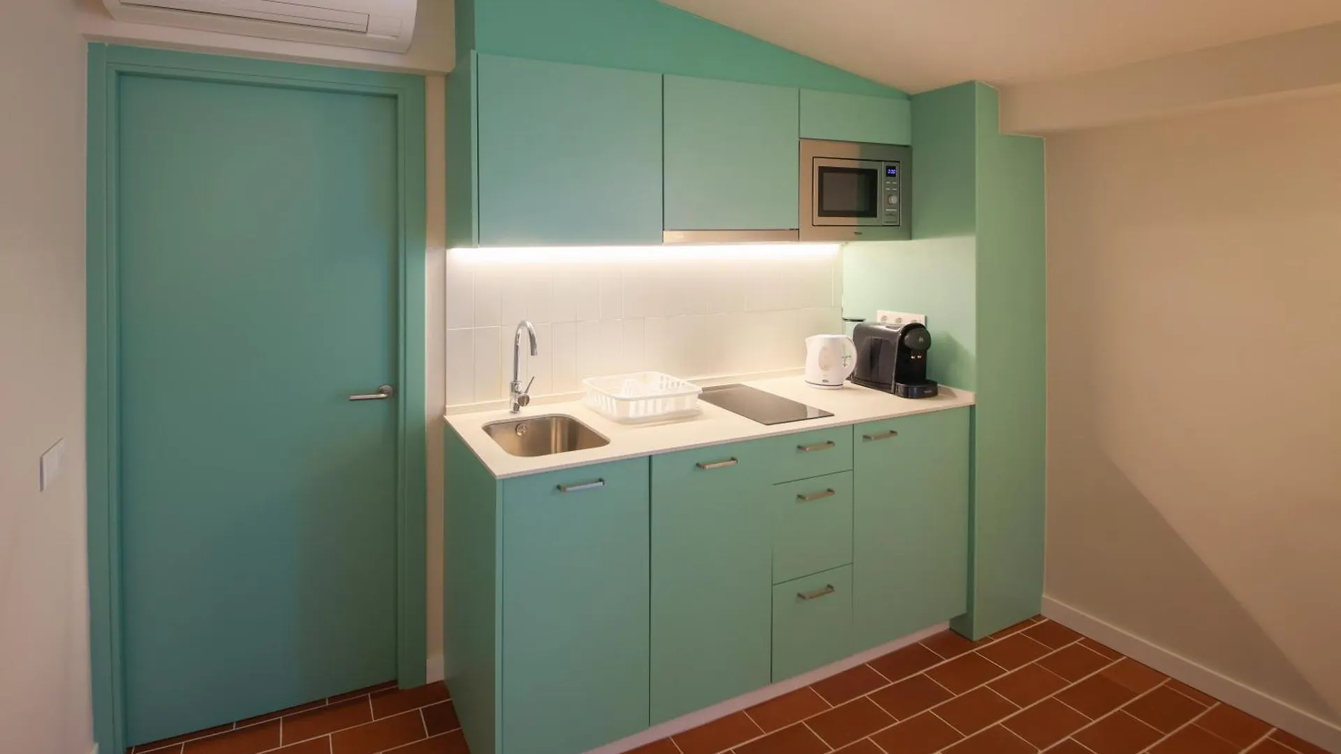 Terra Aurea Aparthotel Salou 3*,