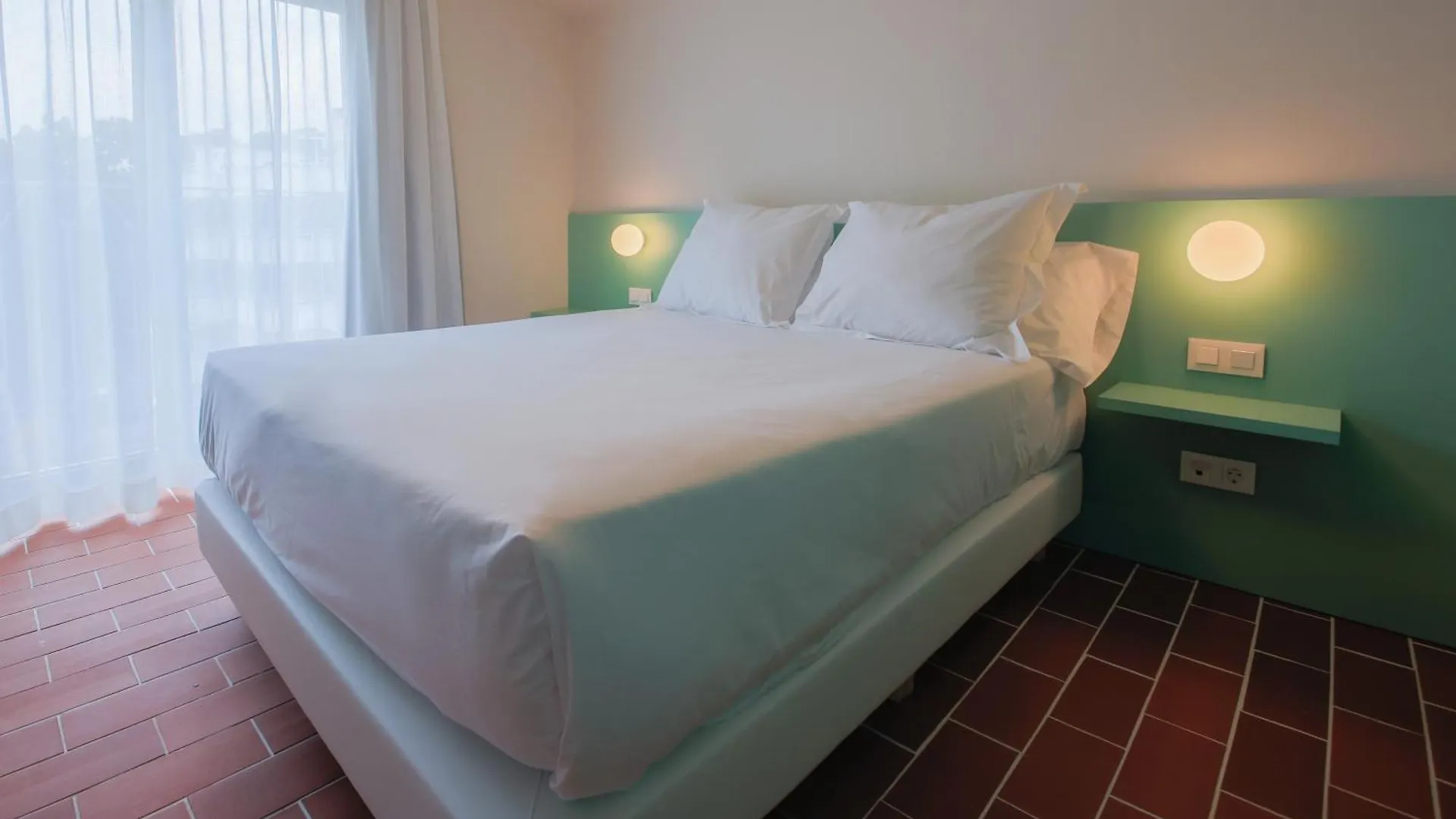Terra Aurea Aparthotel Salou 3*,